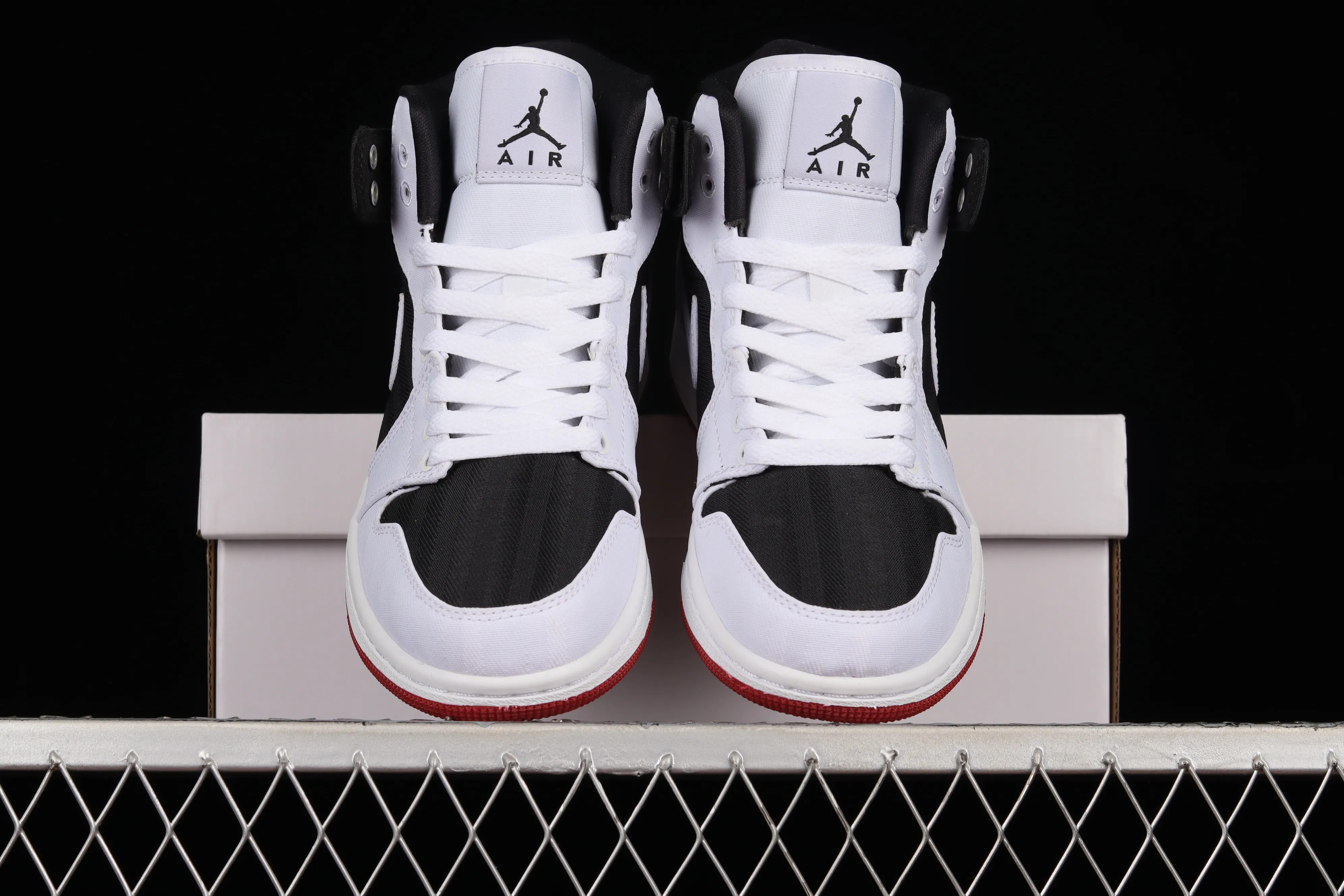 All categories Air Jordan Jordan series basketball shoes Air Jordan 1 Mid G version pure original Air Jordan 1 Mid UT "Black White" AJ1 Joe 1 white, black and purple stitching Zhongbang basketball shoes DD9338-016